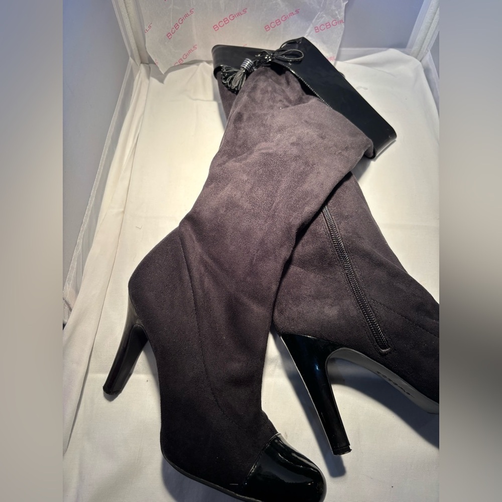 BCBG women’s Kevin Patent/Suede Lace up Heeled Boots